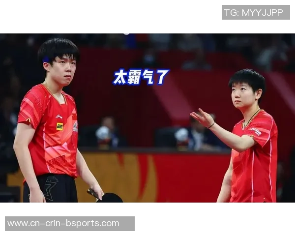 操碎了心！王楚钦孙颖莎赢球携手离场，大头发现黑私自台阶扭头提示莎莎